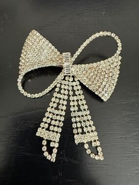 vintage articulated Statement Brooch Sparkling Rhinestone Crystal Bow